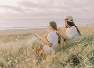 10 carti cadou de impartasit cu prietenii de Ziua Prieteniei