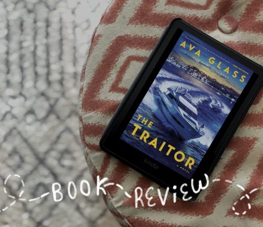 Recenzie: The Traitor de Ava Glass