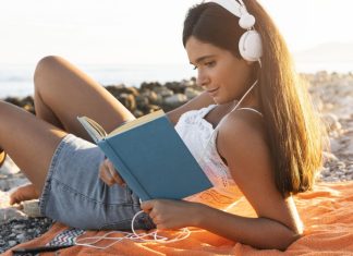 Cele mai bune 17 carti de citit vara aceasta pe plaja